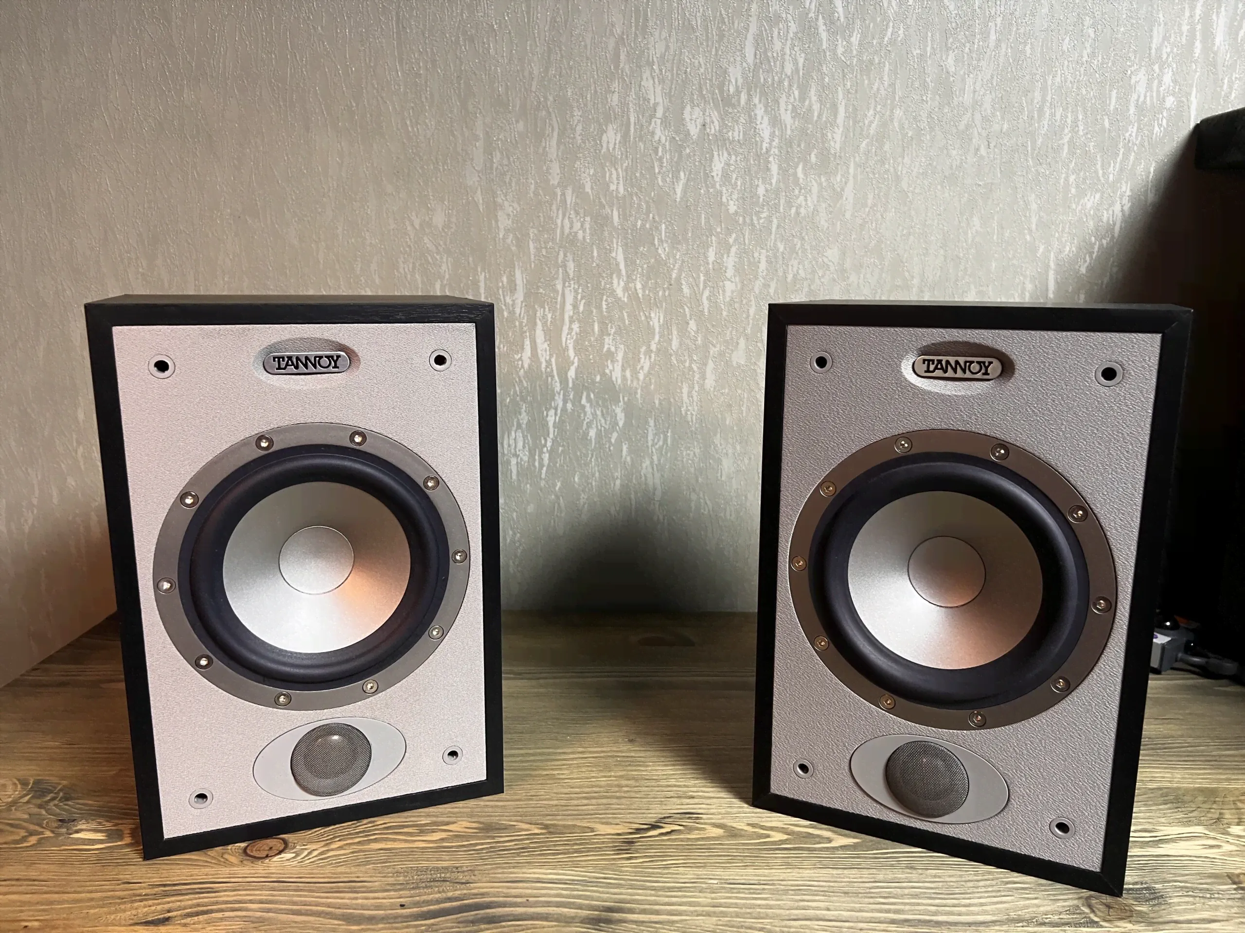 Полочная акустика tannoy sensys R